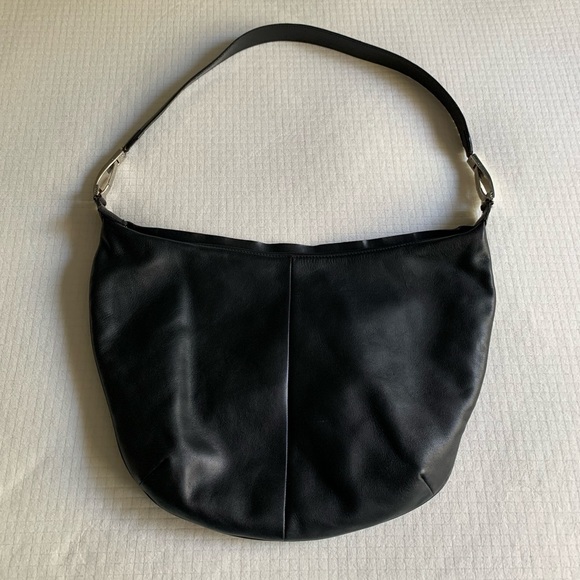 Dkny Handbags - DKNY black leather purse